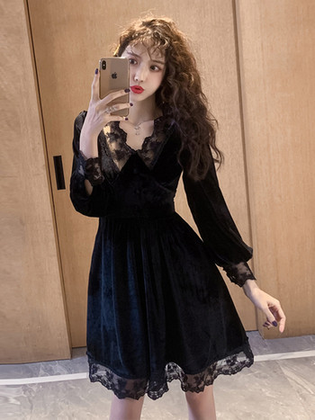 Stilinga moteriška suknelė su nėriniais ir ilgomis rankovėmis