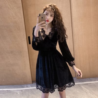 Stilinga moteriška suknelė su nėriniais ir ilgomis rankovėmis