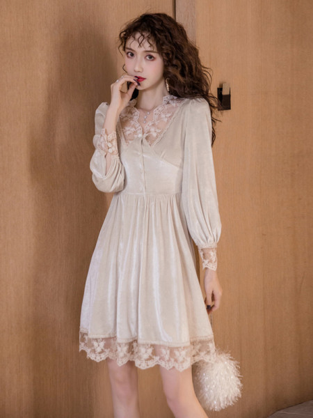 Stilinga moteriška suknelė su nėriniais ir ilgomis rankovėmis