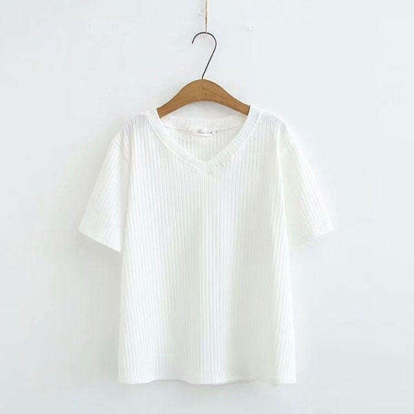 Ikdienas sieviešu T-krekls ar īsām piedurknēm un dziļu kakla izgriezumu