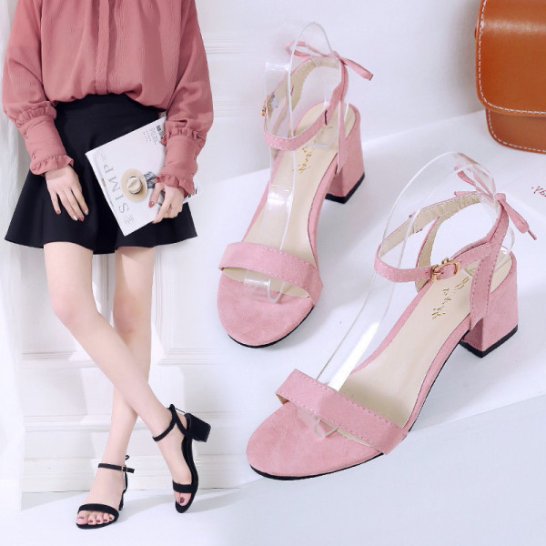 Ženske sandale na četvrtastu petu - od eko brušene kože