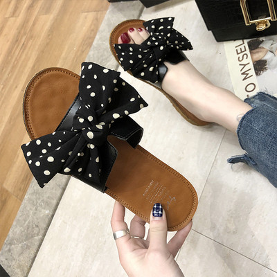 Sieviešu ikdienas čības ar plakanu zoli un lentu ar spīdīgu efektu