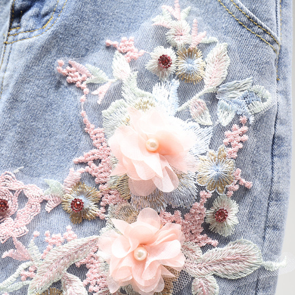 Jauna modeļa sieviešu svārki ar 3D elementiem un augstu vidukli