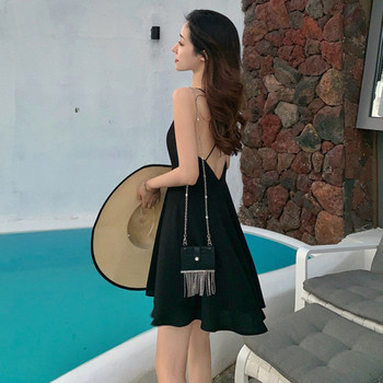 Дамска черна рокля с гол гръб и тънки презрамки