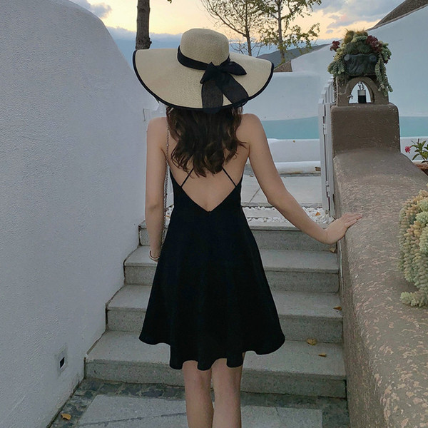 Дамска черна рокля с гол гръб и тънки презрамки