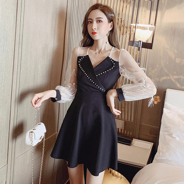 Retro stiilis naiste kleit pikkade varrukate ja spitsikaelusega