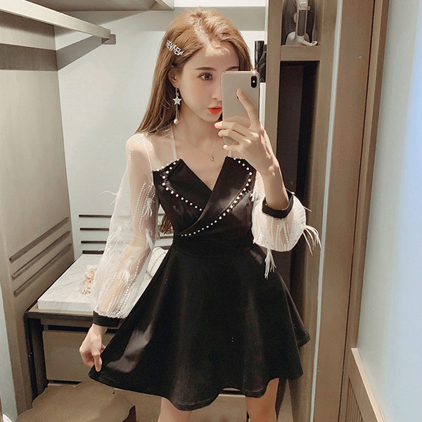 Retro stiilis naiste kleit pikkade varrukate ja spitsikaelusega