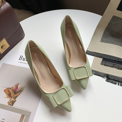 Női modern cipő hegyes modell és csat