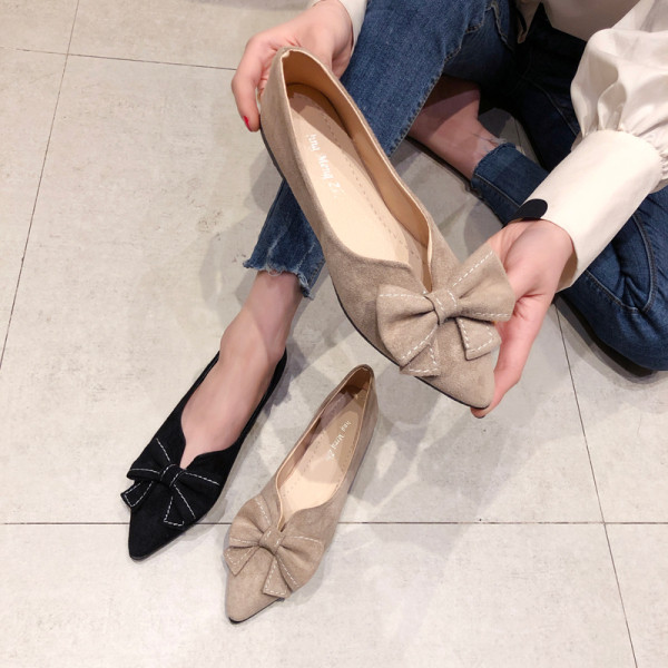 Női alkalmi cipő eco velúrból, szalaggal