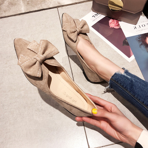 Női alkalmi cipő eco velúrból, szalaggal