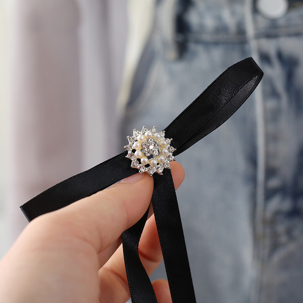 Moderns sieviešu krekls ar klasisku apkakli un zīmogveida piedurknēm