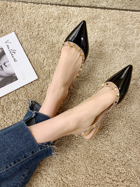 Stilingi moteriški sandalai su metaliniais elementais ir dirželiu