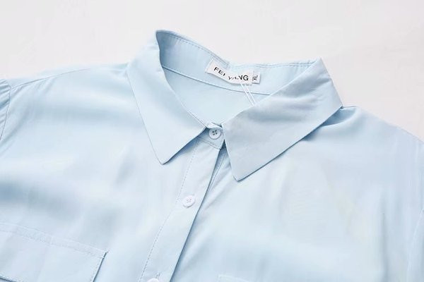 Elegantna ženska košulja s klasičnim ovratnikom i džepovima