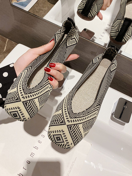 Ikdienas sieviešu apavi no tekstila un plakanas zoles