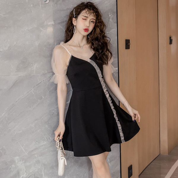 Retro stila sieviešu kleita ar īsām piedurknēm un V veida kakla izgriezumu