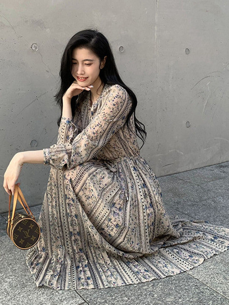 Ikdienas sieviešu kroku kleita ar garām piedurknēm