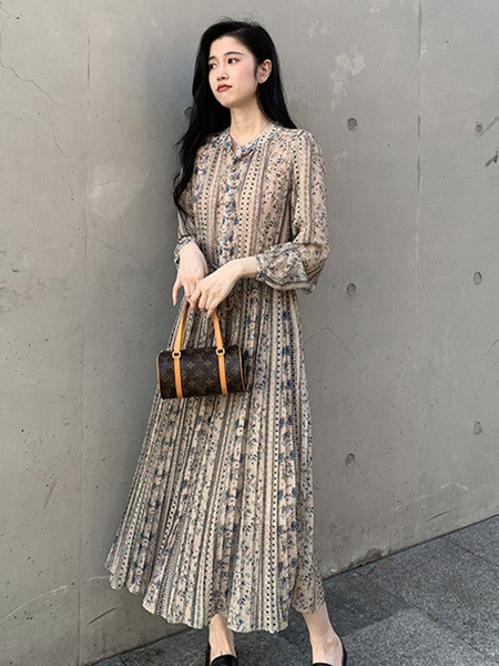 Ikdienas sieviešu kroku kleita ar garām piedurknēm