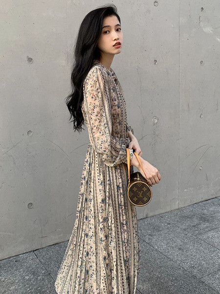 Ikdienas sieviešu kroku kleita ar garām piedurknēm