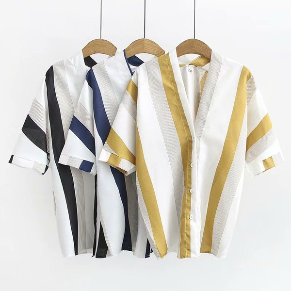 Cămașă modernă de damă cu mâneci 3/4 și decolteu adânc