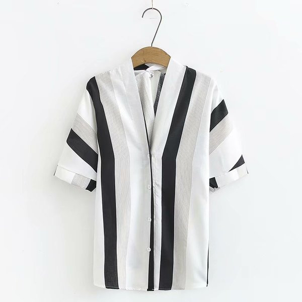 Cămașă modernă de damă cu mâneci 3/4 și decolteu adânc