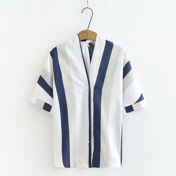 Cămașă modernă de damă cu mâneci 3/4 și decolteu adânc