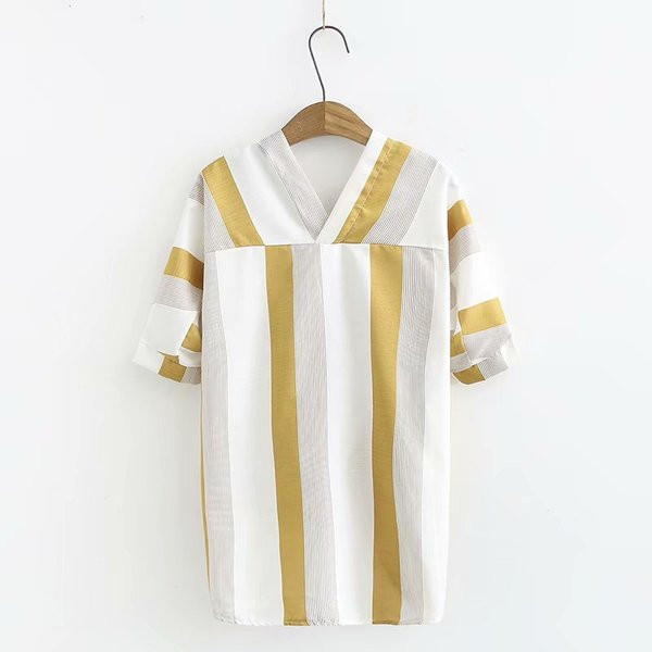 Cămașă modernă de damă cu mâneci 3/4 și decolteu adânc