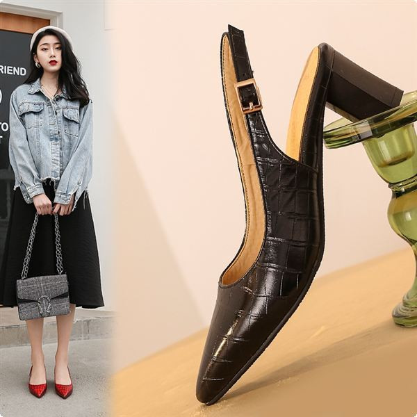 Női alkalmi szandál 6 cm-es sarkú hegyes modellel