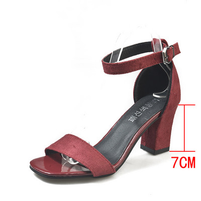 Stílusos női szandál öko velúrból, 7 cm vastag sarokkal