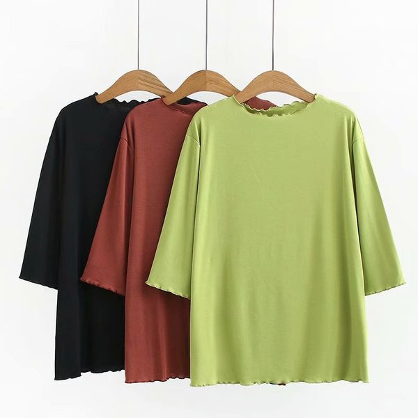 Lihtne naiste triiksärgi mudel 3/4 varrukate ja ovaalse kaelusega