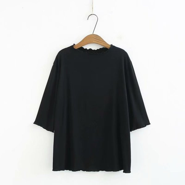 Lihtne naiste triiksärgi mudel 3/4 varrukate ja ovaalse kaelusega