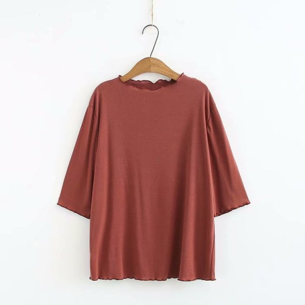 Lihtne naiste triiksärgi mudel 3/4 varrukate ja ovaalse kaelusega