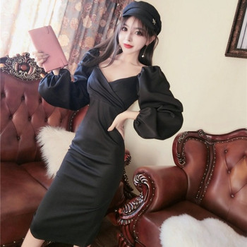 Stilīga sieviešu kleita ar platām piedurknēm un špica kakla izgriezumu