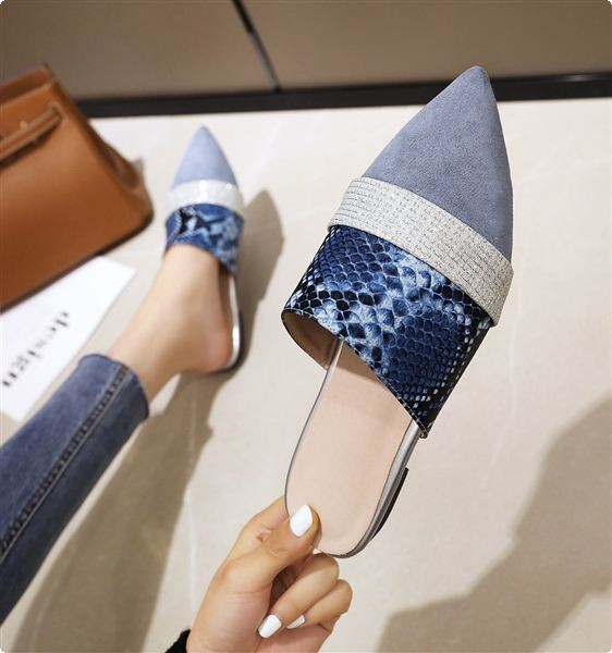 Ženske ležerne papuče na špic od eko brušene kože i animal printa