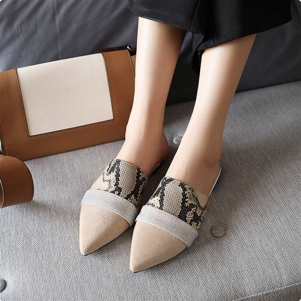 Ženske ležerne papuče na špic od eko brušene kože i animal printa