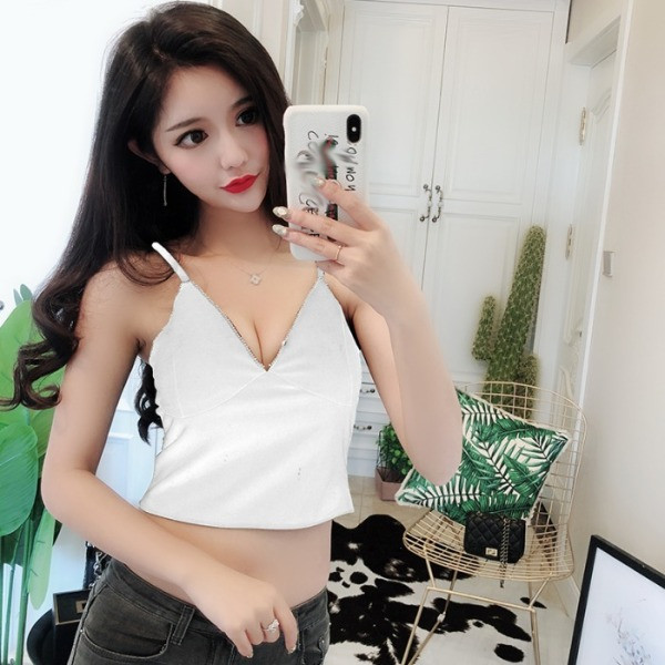 Maieu scurt de damă, cu decolteu în V și bretele subțiri