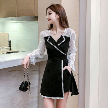 Moteriška asimetrinė retro stiliaus suknelė su špicine iškirpte