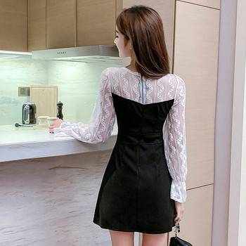 Moteriška asimetrinė retro stiliaus suknelė su špicine iškirpte