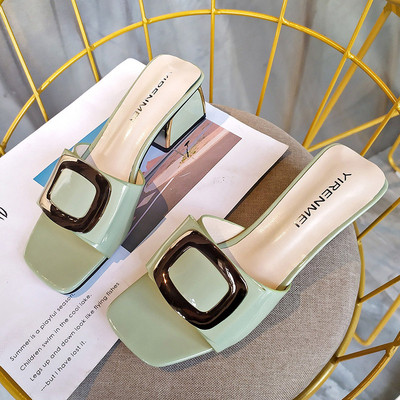 Papuci moderni de dama din piele lacuita cu toc patrat