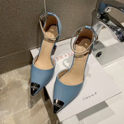 Sieviešu modernas lakādas sandales ar plānām augstpapēžu kurpēm