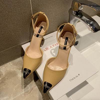 Sieviešu modernas lakādas sandales ar plānām augstpapēžu kurpēm