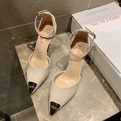 Sieviešu modernas lakādas sandales ar plānām augstpapēžu kurpēm