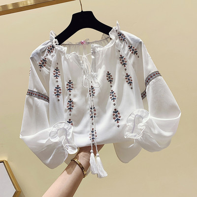 Új modell női blúz ovális nyakkivágással és hímzéssel