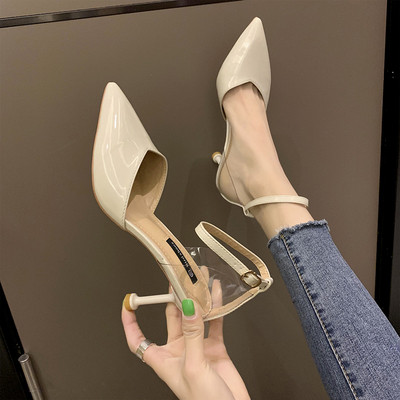 Moteriškos lakuotos odos basutės aukštu plonu kulnu