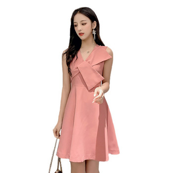 Модерна дамска рокля разкроен модел с шпиц деколте