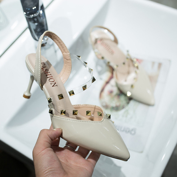 Šiuolaikinės moteriškos basutės su silikoninėmis petnešėlėmis