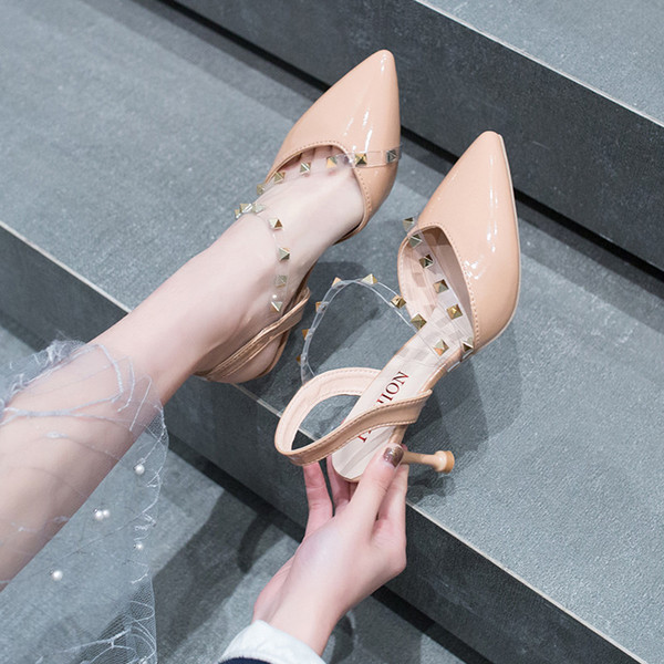 Šiuolaikinės moteriškos basutės su silikoninėmis petnešėlėmis