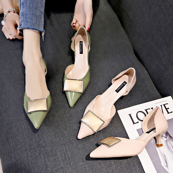 Stílusos női félig nyitott cipő alacsony, vékony sarokkal