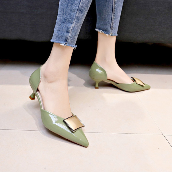 Stílusos női félig nyitott cipő alacsony, vékony sarokkal