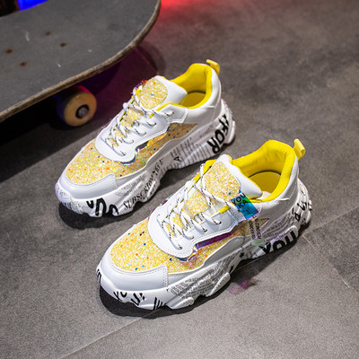 Stilīgas sieviešu pavasara kedas ar krāsainiem uzrakstiem