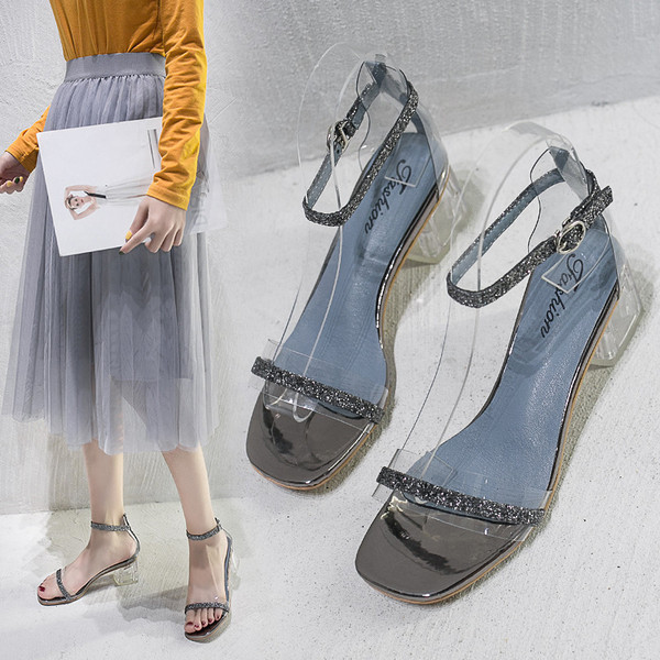 Šiuolaikinės moteriškos basutės su kvadratiniu kulnu ir blizgiu efektu